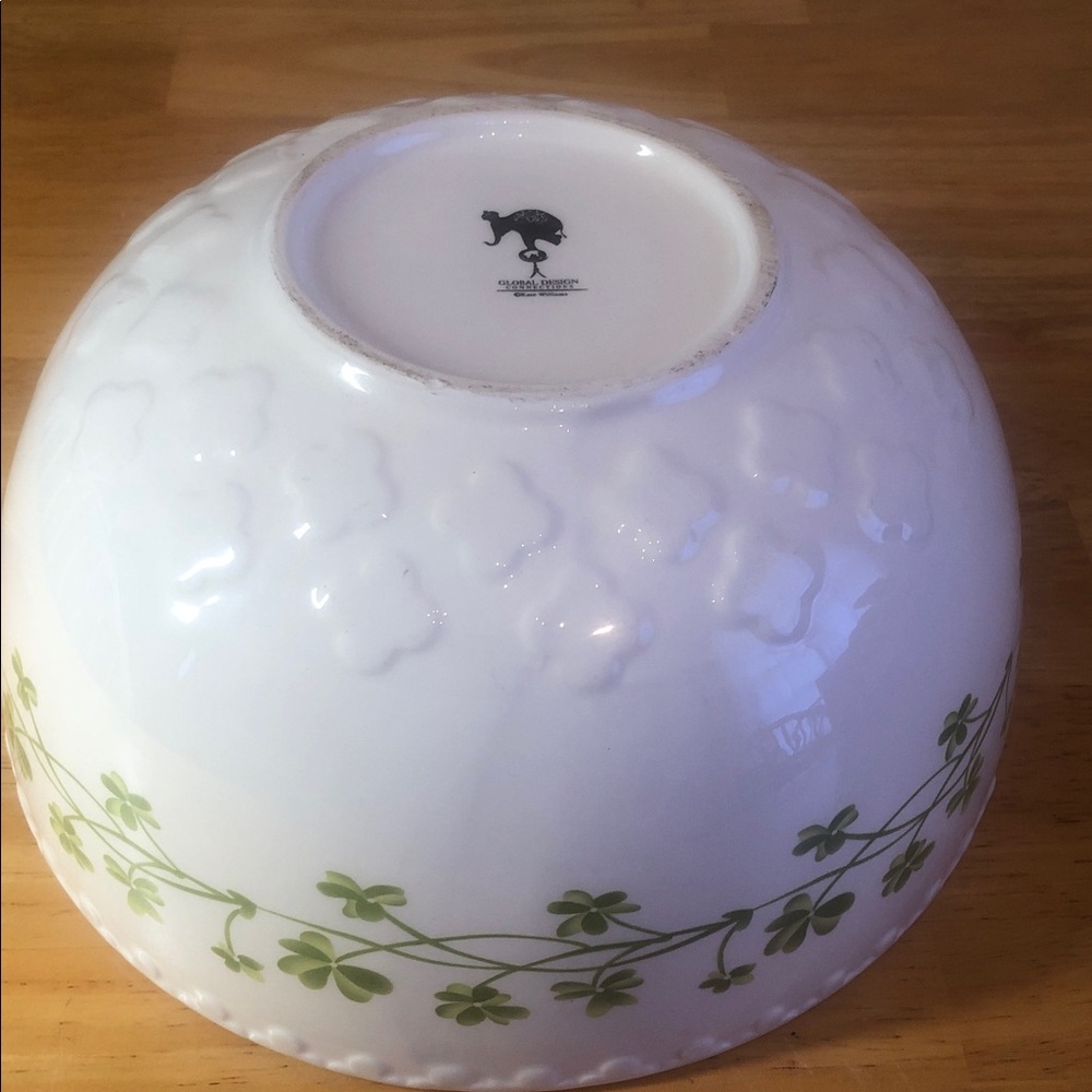 White Bowl with Green Clover Design - Picture 8 of 10